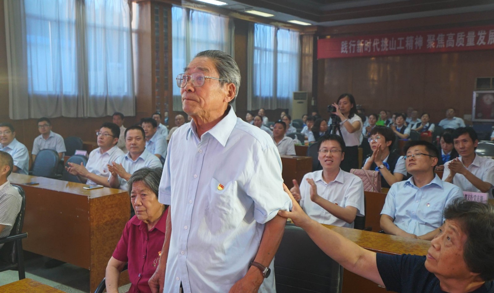 建設(shè)銀行肥城支行“慶祝黨的生日、學(xué)習(xí)黨的楷?！敝黝}黨建晚會(huì)