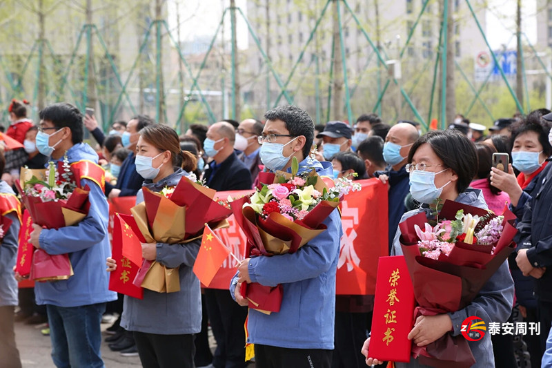 第二批返泰援鄂醫(yī)護人員回家，泰城以最高禮遇迎英雄歸來！