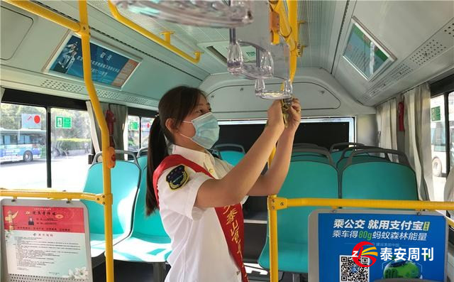 泰安公交車(chē)輛“加班加點(diǎn)”保障市民、游客假期出行