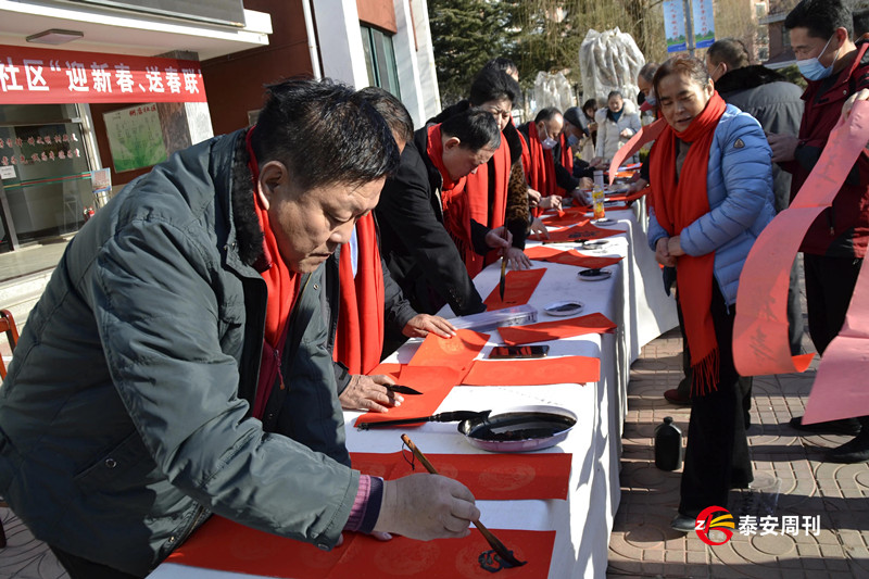 “迎新春  送祝福”書畫筆會(huì)活動(dòng)為社區(qū)居民和商戶送上新春祝福