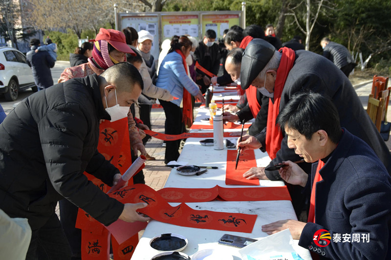 “迎新春  送祝?！睍嫻P會(huì)活動(dòng)為社區(qū)居民和商戶送上新春祝福