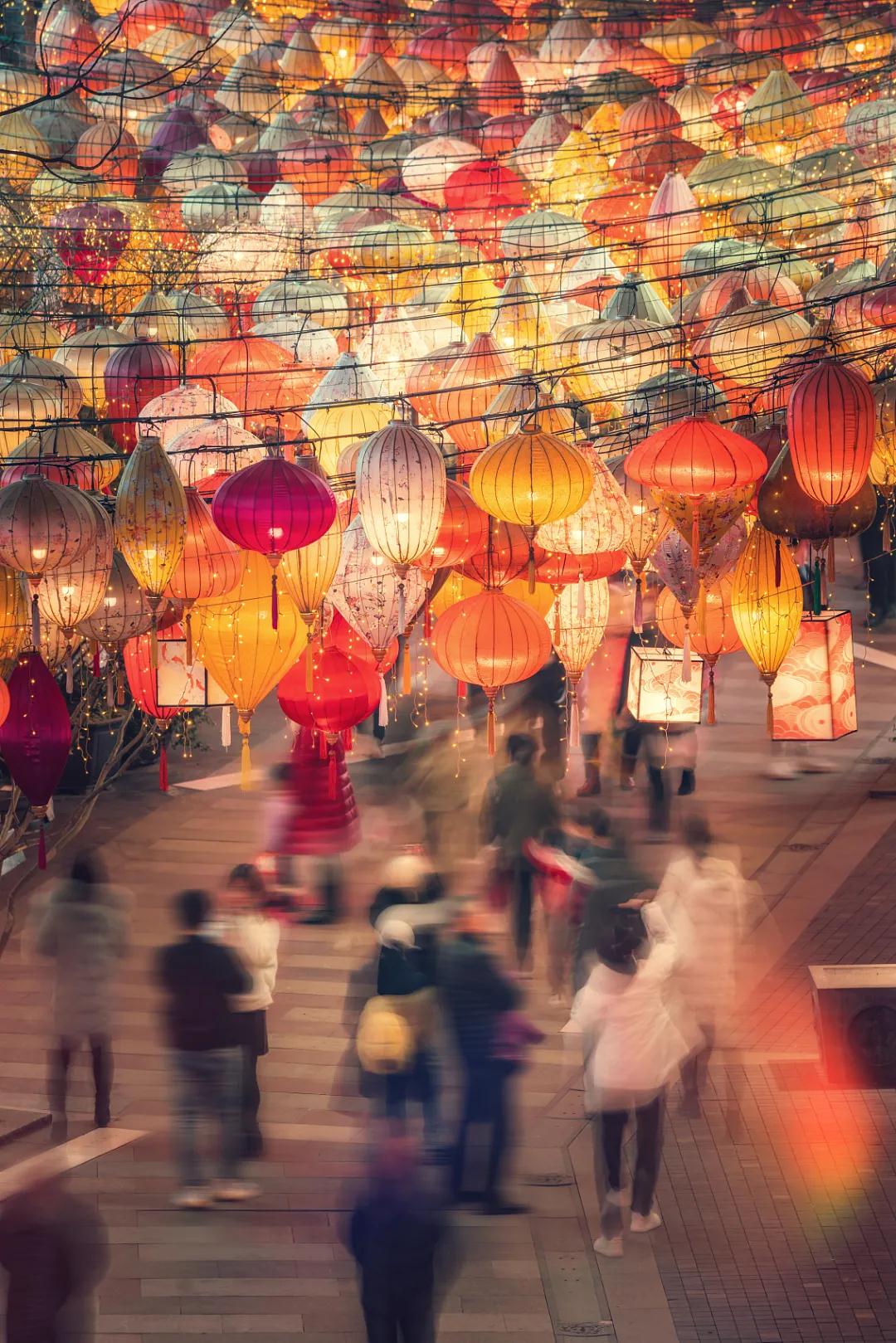 今天元宵節(jié)，千燈如晝，四海升平，品元宵，知元宵！