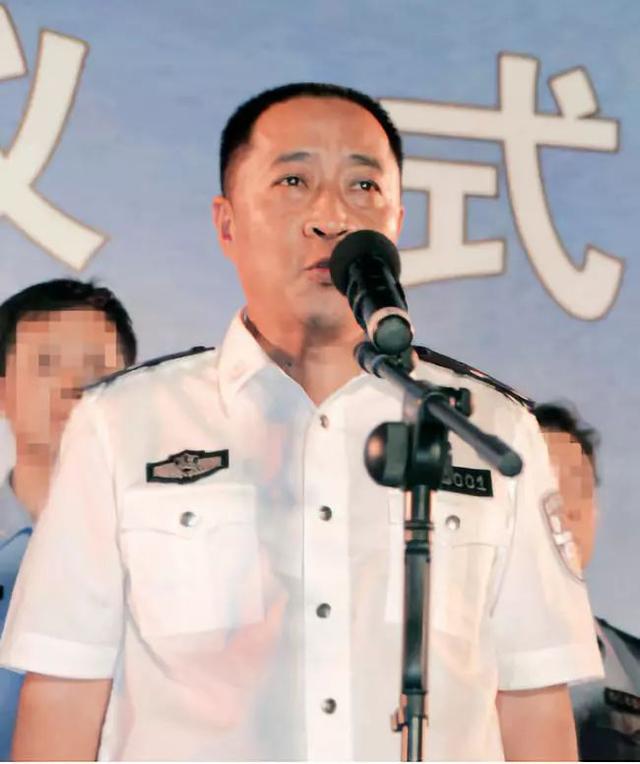 山東樂陵人原鄭州市公安局原局長(zhǎng)自首：曾因皇家一號(hào)“失蹤”，或涉買官賣官窩案